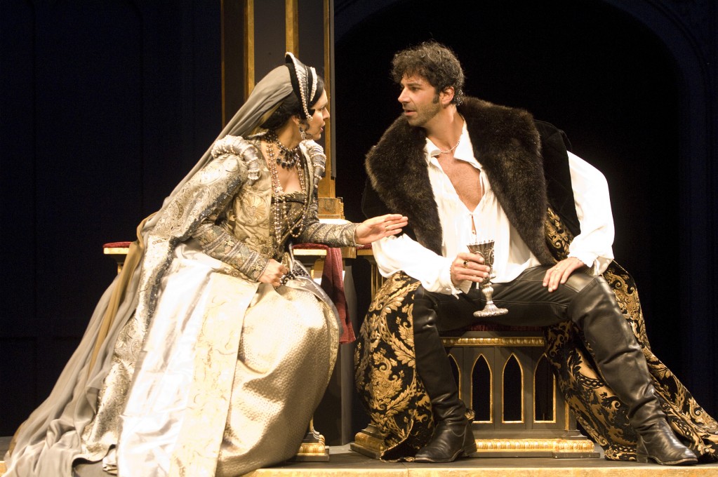 Queen Katherine (Vilma Silva) urges King Henry (Elijah Alexander) to cease the heavy taxations on his subjects. Photo: Jenny Graham/Oregon Shakespeare Festival/2009.