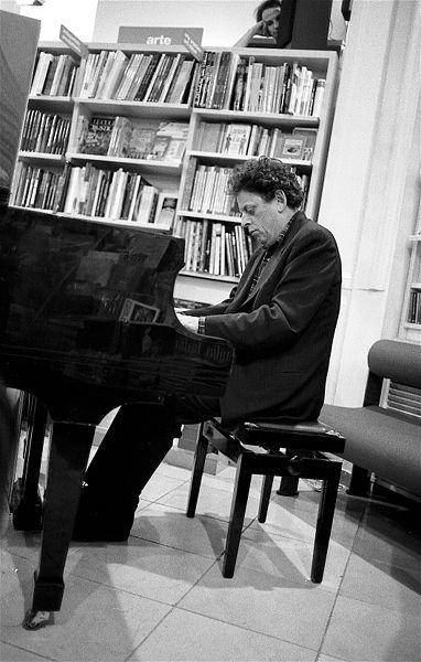 Philip Glass in Florence, 1993. Photo: Pasquale Salerno/Wikimedia Commons