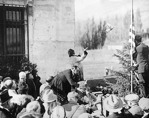 Queen Marie of Romania dedicating the still unfinished Maryhill Museum of Art in a 1926 ceremony.