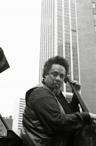 Charles Mingus, playing in Lower Manhattan on the U.S. bicentennial, July 4, 1976. Source: Tom Marcello Webster, New York, USA/Wikimedia Commons