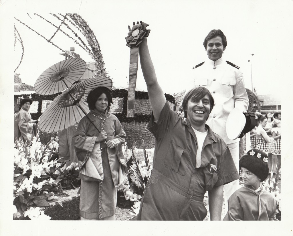 Sweepstakes Float, Rose Festival Grand Floral Parade, 1971