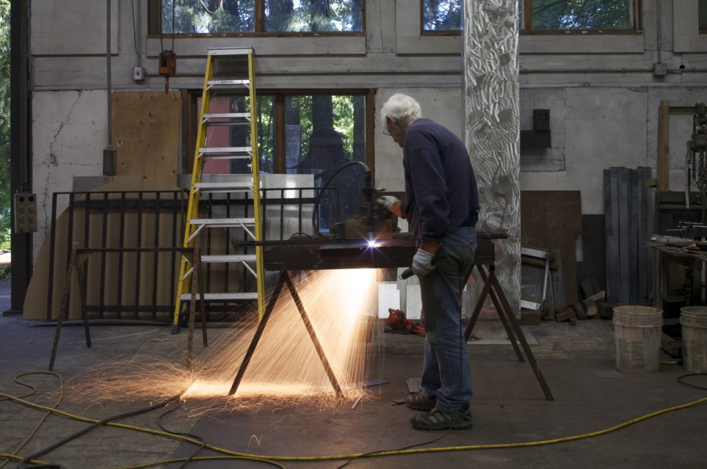 Lee Kelly in his studio at Leland Iron Works, outside Oregon City. Michael J. Burns.