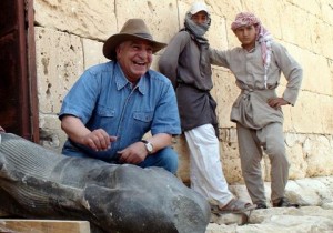 Happier times: Zahi Hawass displays a Ptolemaic statue discovered at Taposiris Magna, in northern Egypt, on May 8, 2010. Voice of America/Wikimedia Commons.